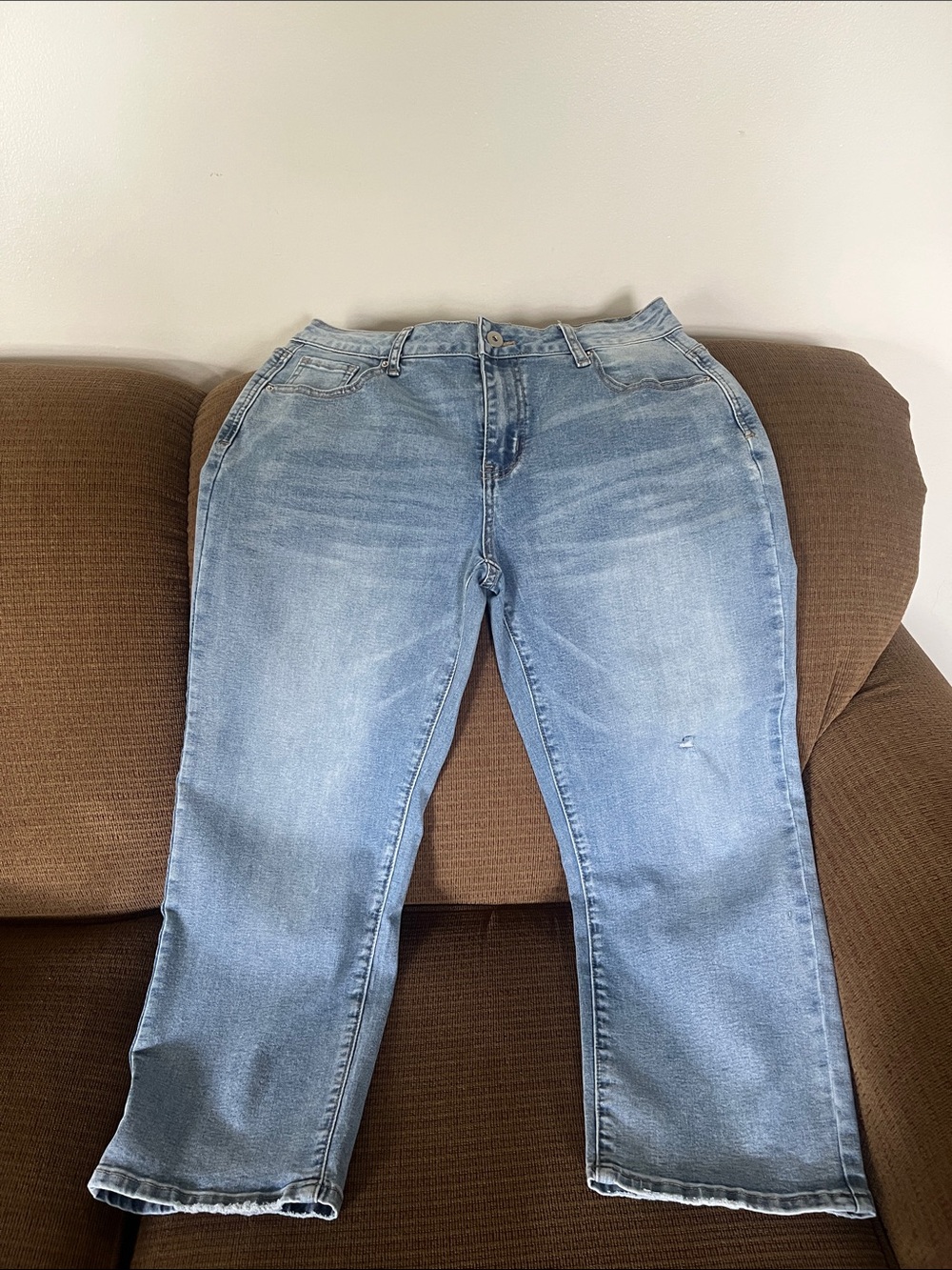 Classic Light Blue Women’s Capri Jeans- Timeless Straight Leg